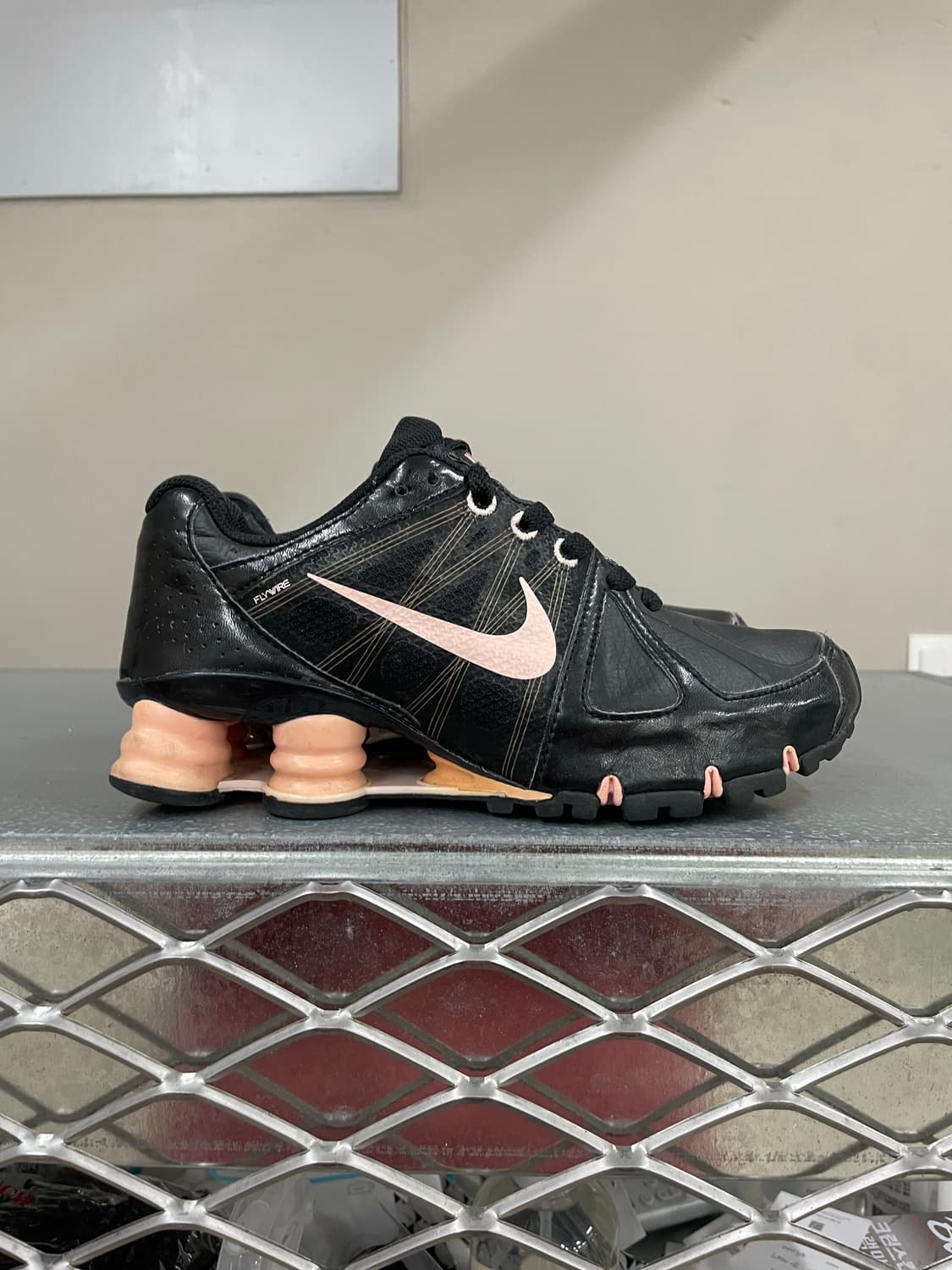 나이키 샥스 에이전트 블랙 핑크220 상품이미지4