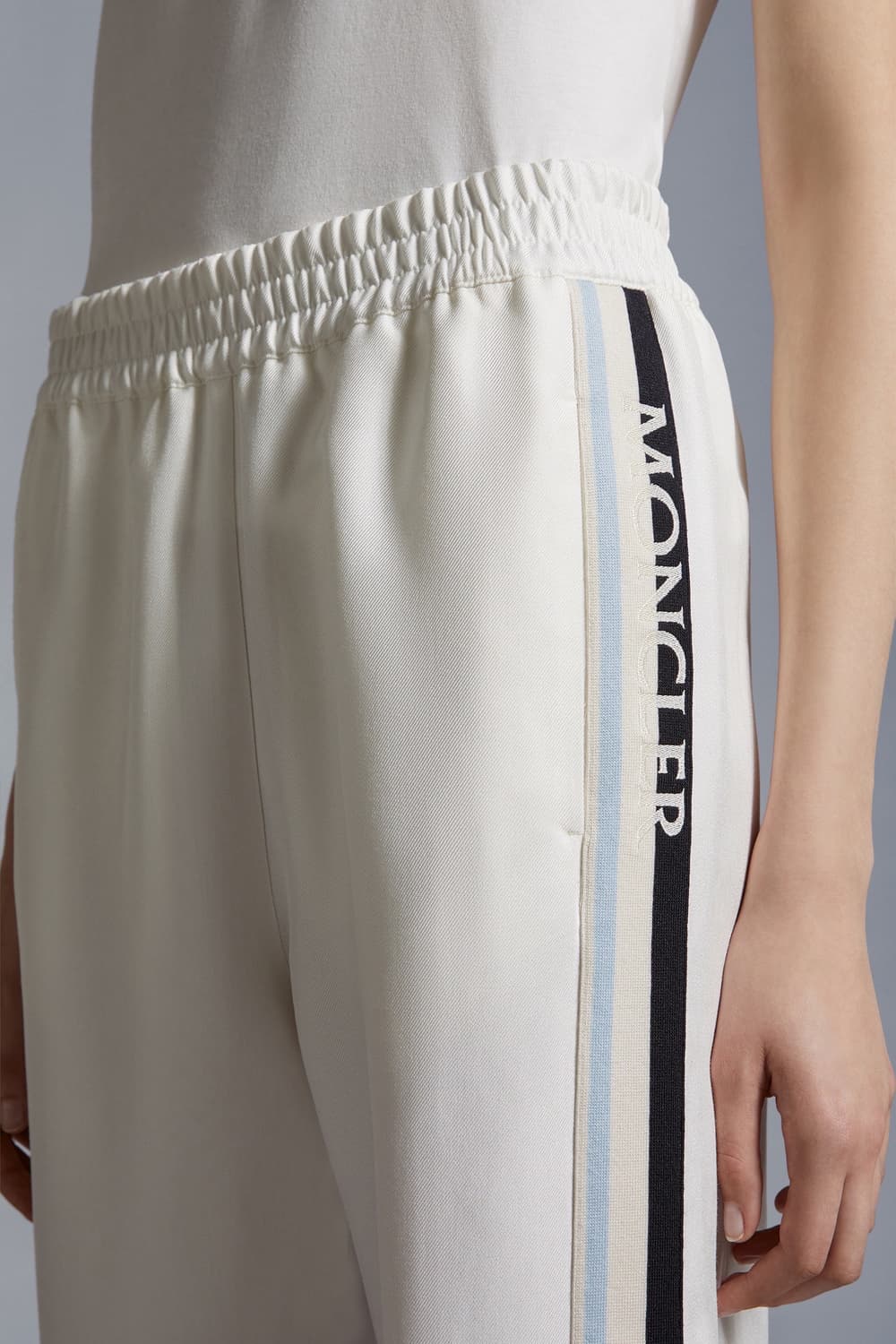 (정품/새상품) MONCLER 몽클레어 여성 화이트 로고 조거 트랙 팬츠 상품이미지6