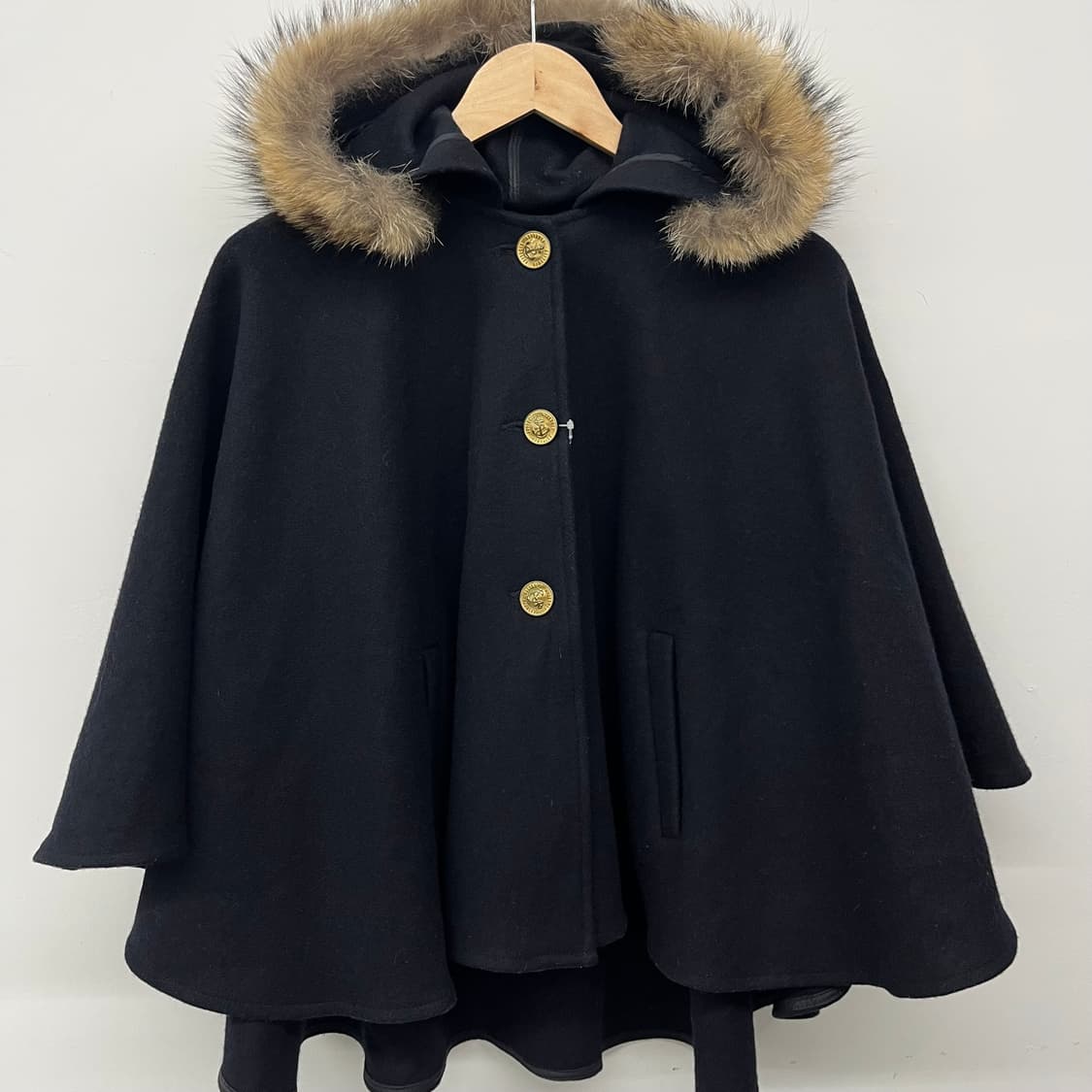 쉽스 후드 퍼 블랙 망토 캐이프 F 상품이미지2