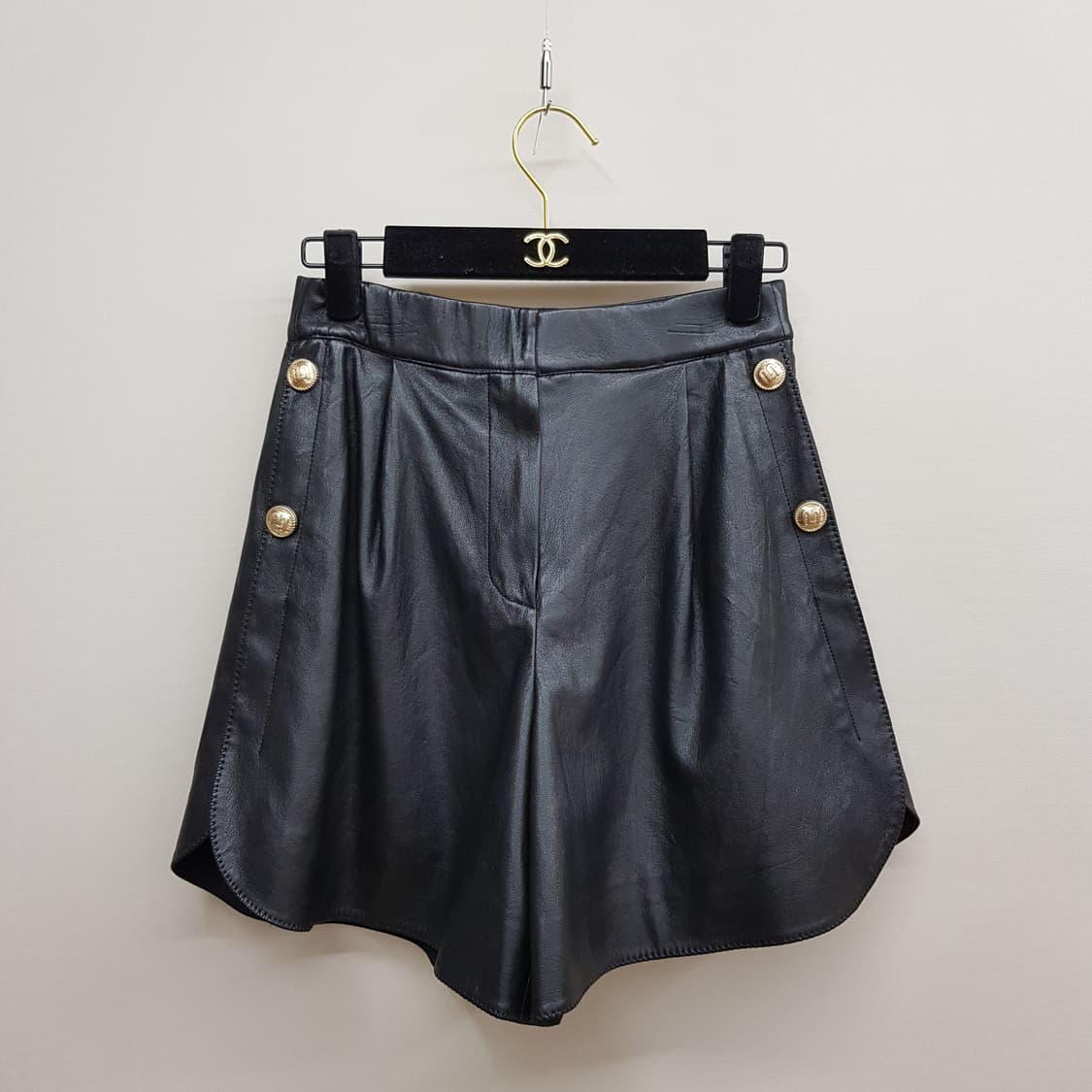 한섬 마인 MINE 2022 레더  골드 버튼 쇼츠 61-90사이즈 상품이미지2