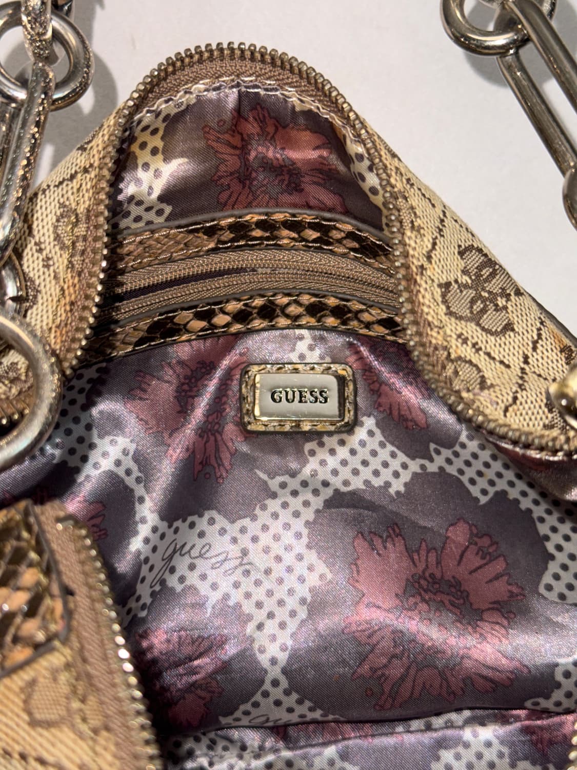 Guess brown logo ribbon buckle 숄더백 상품이미지7