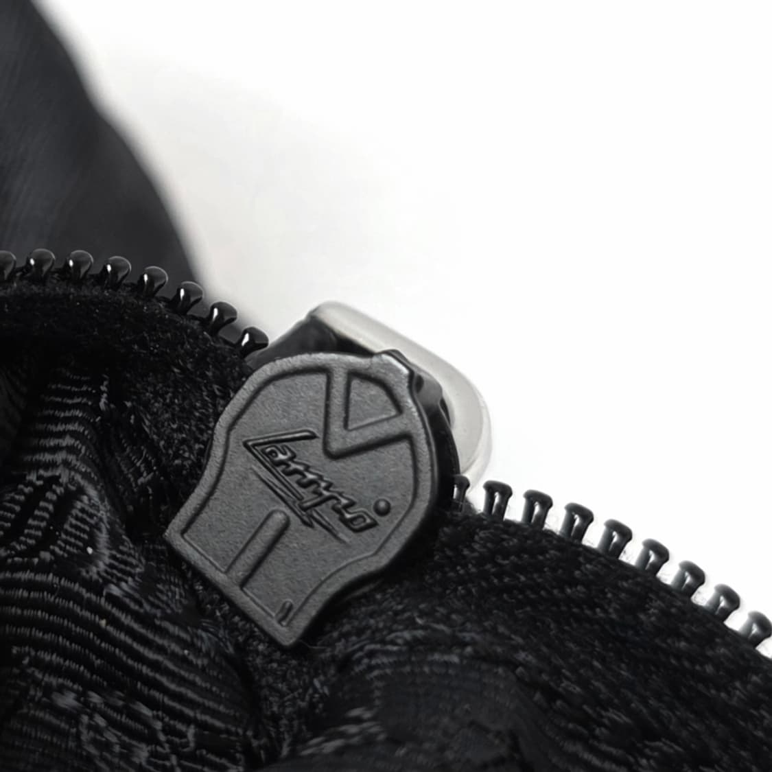 [정품 PRADA] 프라다 사피아노 투지퍼 나일론 크로스백 남녀공용 상품이미지8