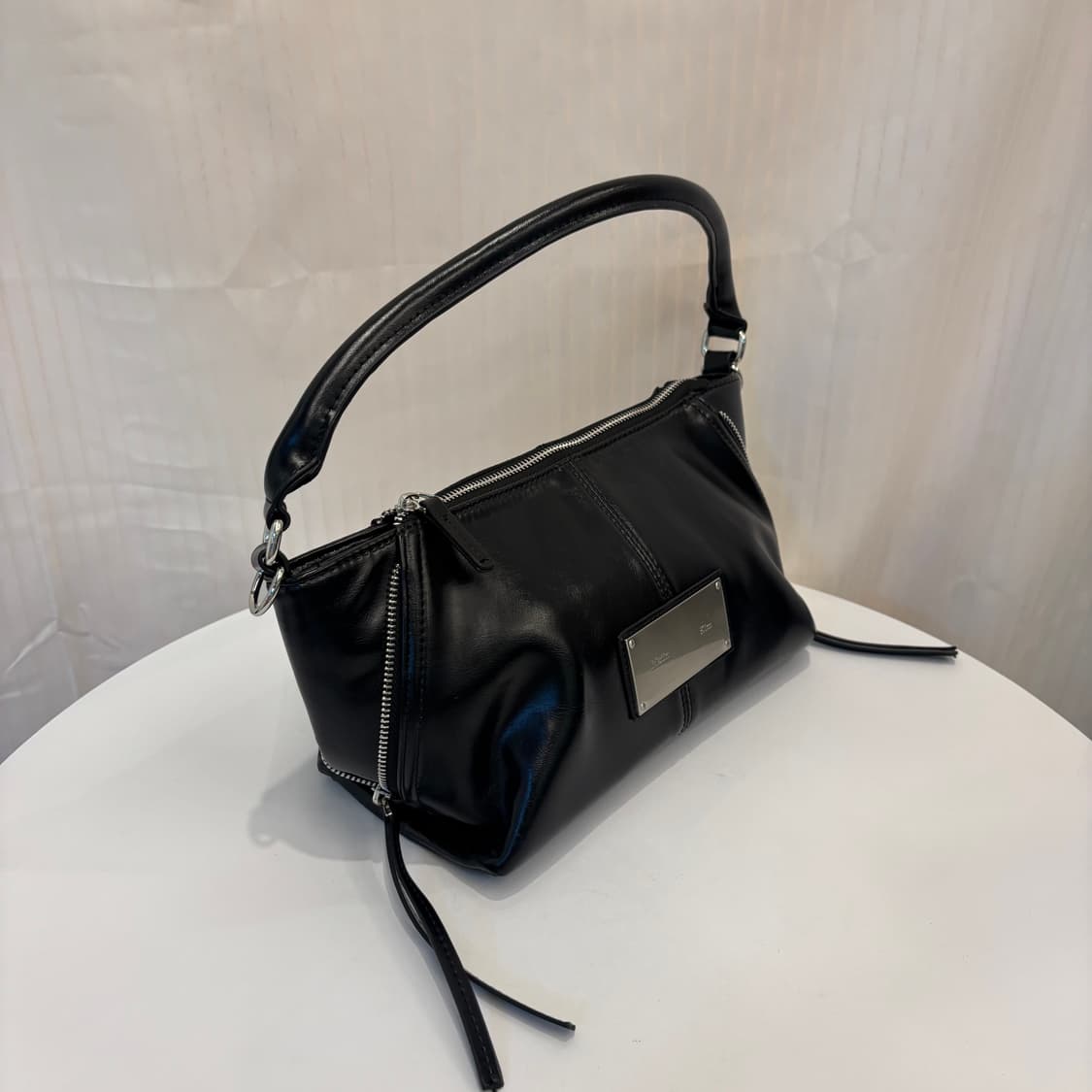 정품 마뗑킴 사이드지퍼 숄더백     상품이미지3