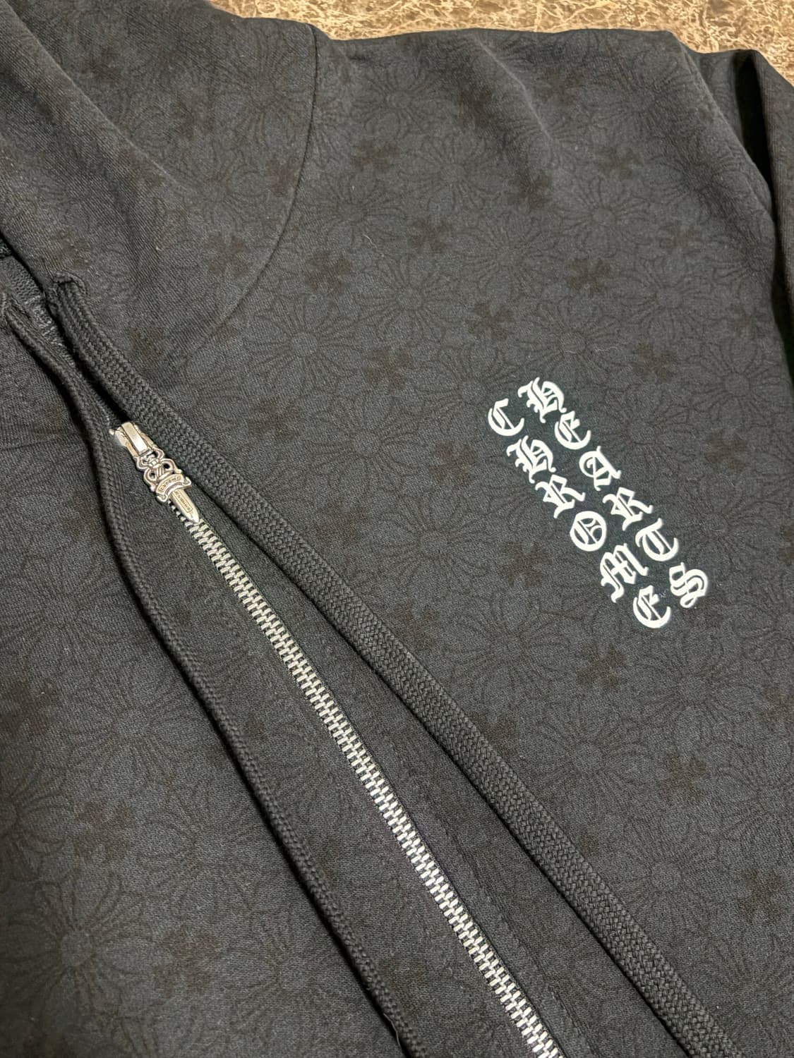 [M]크롬하츠 모노그램 풀오버 버티컬 후드집업 블랙 정품 상품이미지4