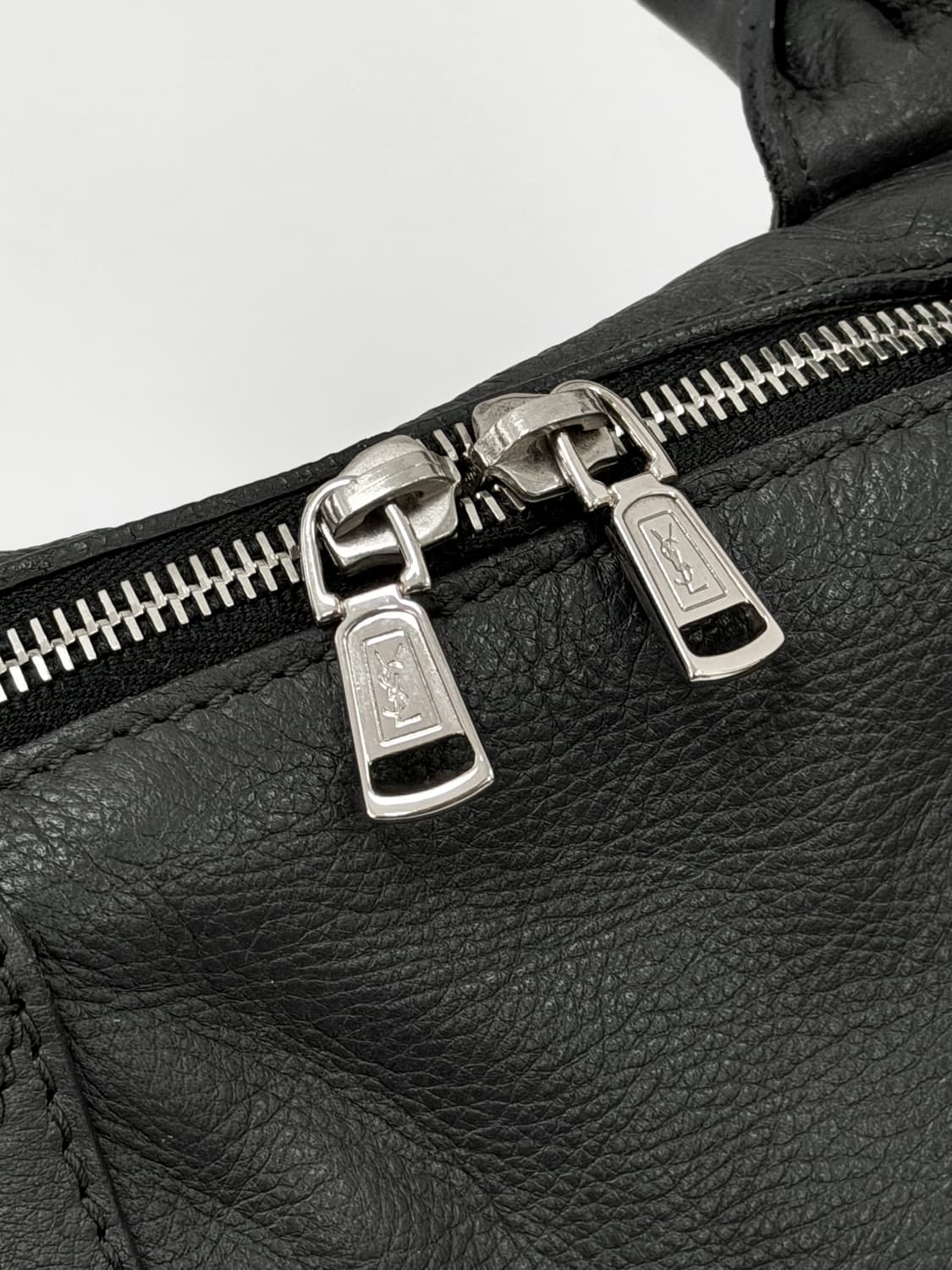 생로랑 카프스킨 Y 이지 토트백 상품이미지4