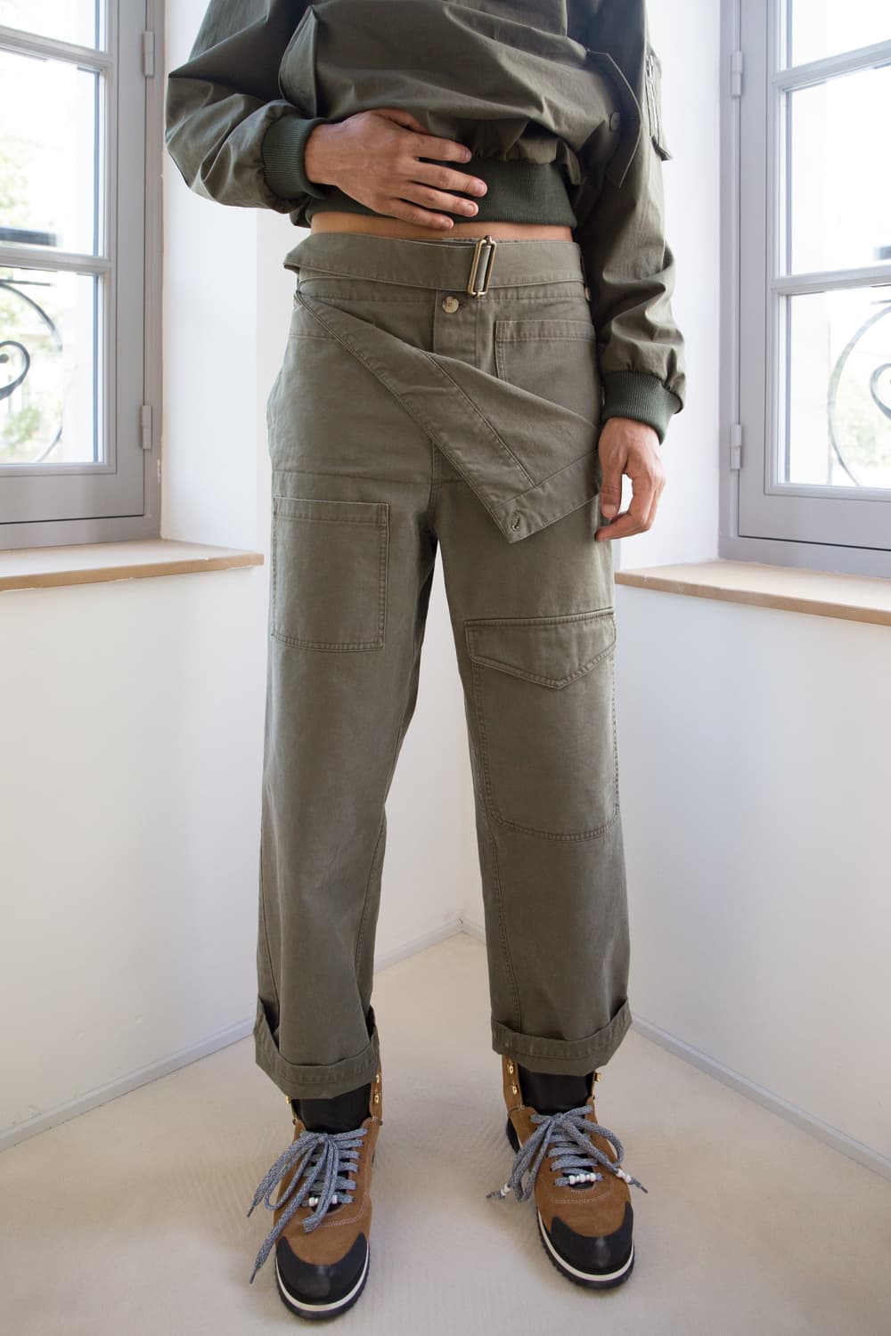 JW앤더슨 카키팬츠 상품이미지2