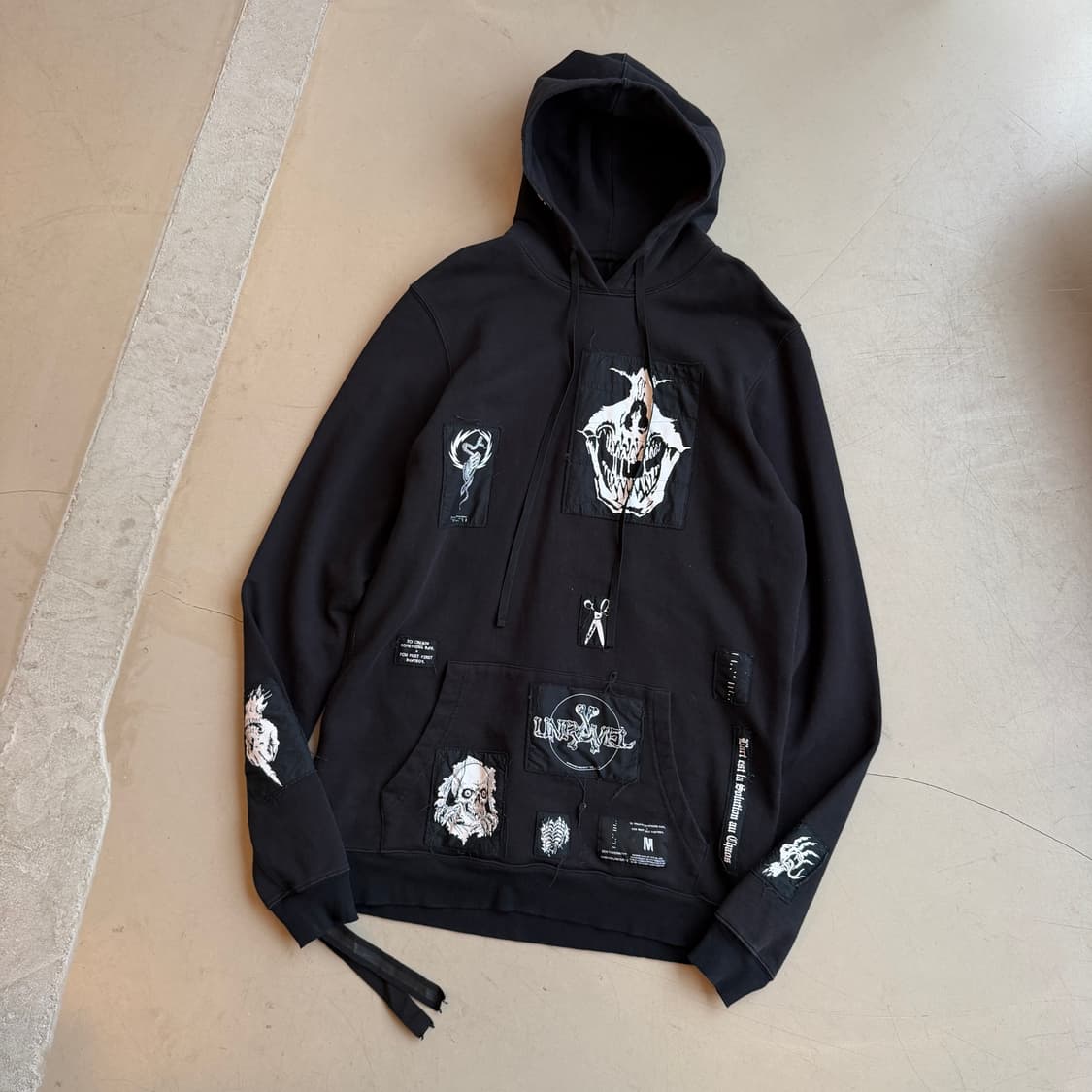 언레블 프로젝트 패치 후드 상품이미지1