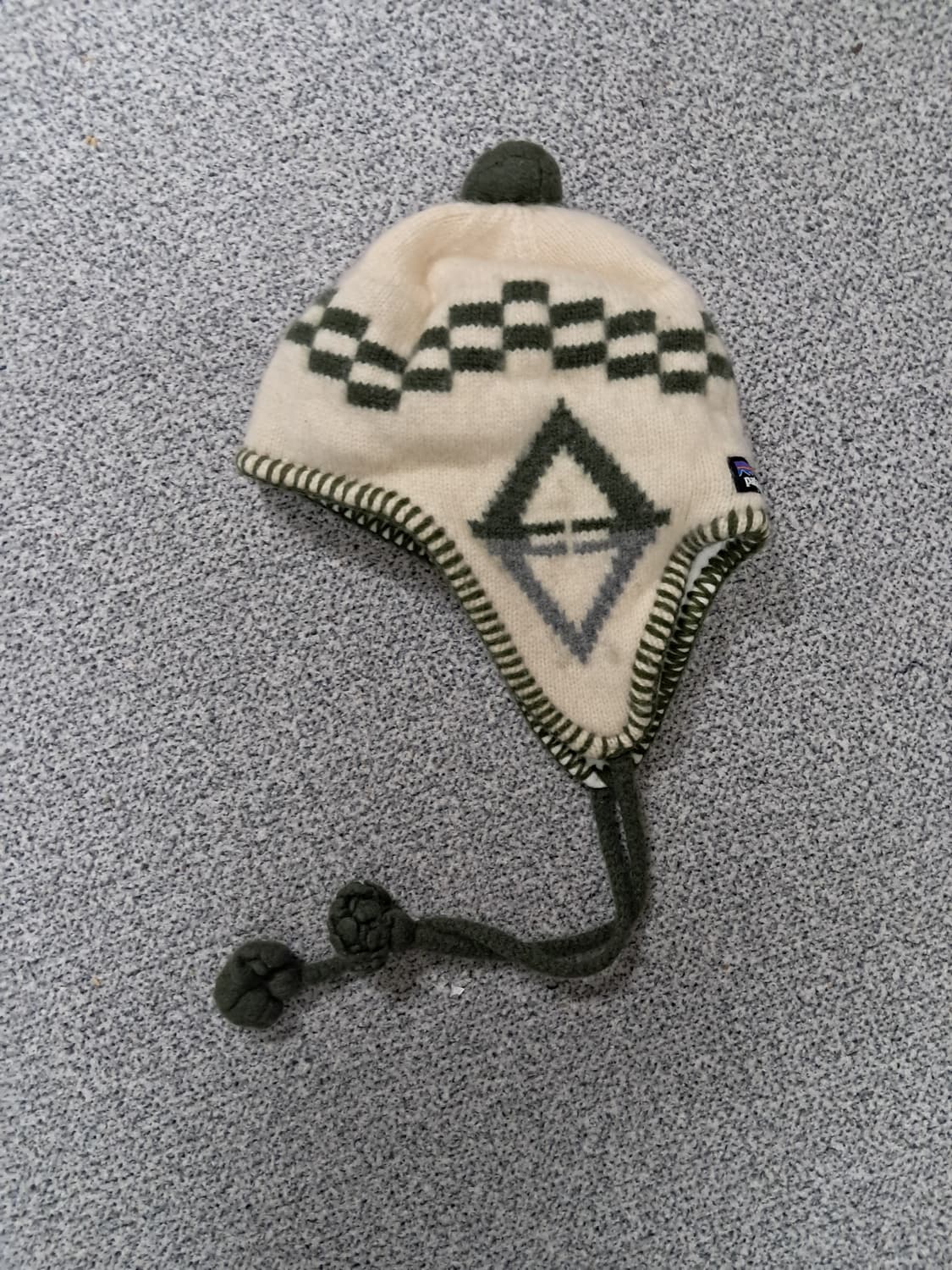 파타고니아 털방울 귀달이 모자 아이보리 상품이미지2