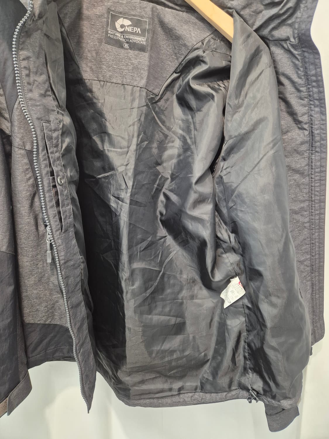 네파 브랜드의 바람막이 점퍼 95
 사이즈  상품이미지3