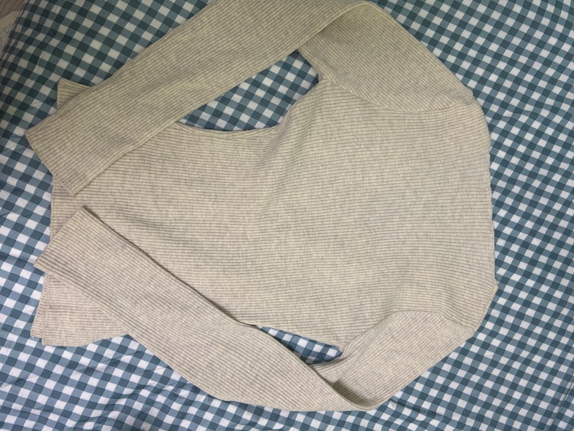 보헤미안서울 버튼 브이넥 니트 오트밀 상품이미지4