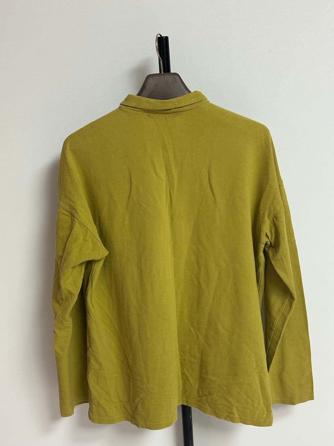 올리브 옐로우 카라 긴팔 티셔츠 상품이미지2