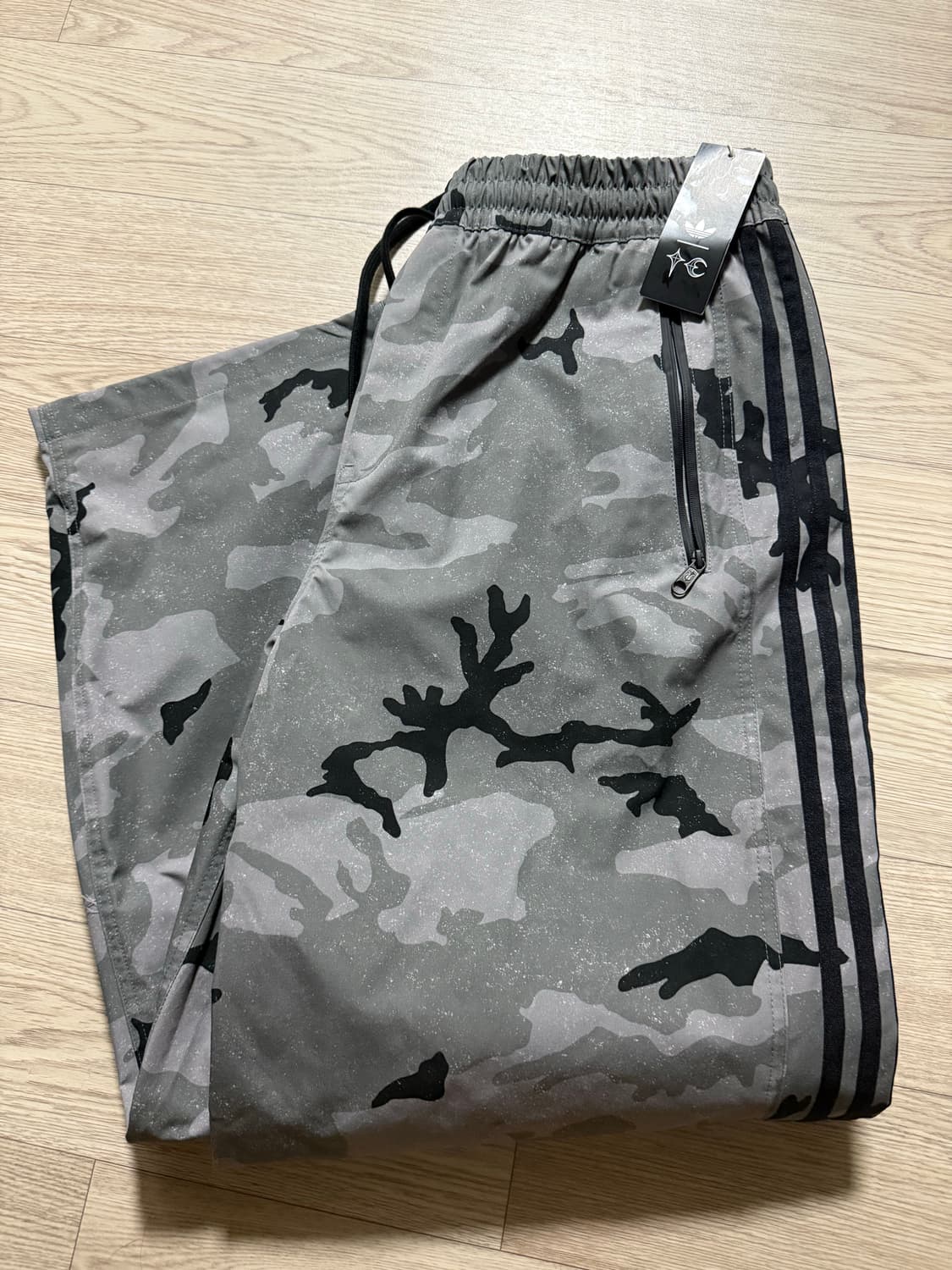 떠그클럽 x 아디다스 팬츠 상품이미지3