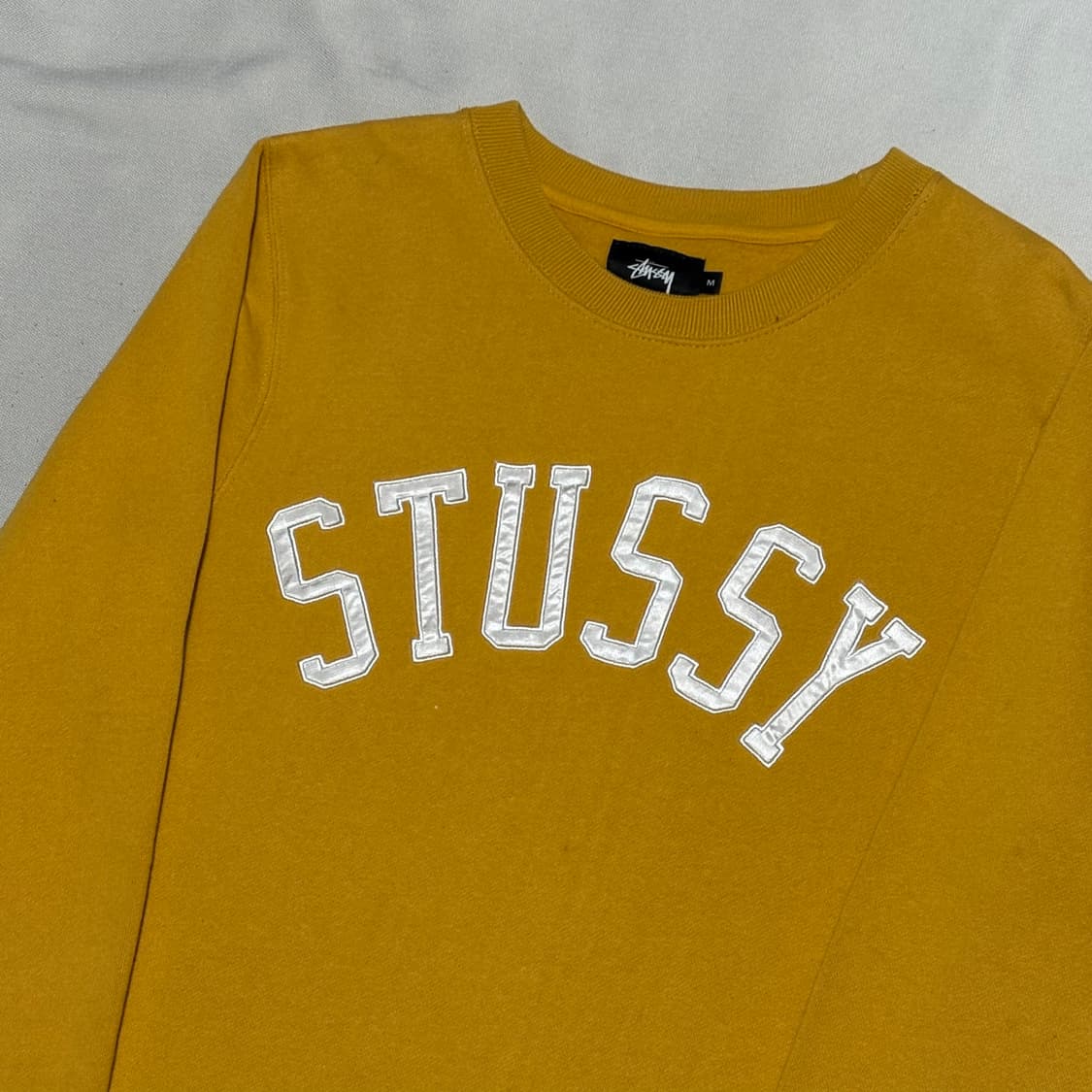 M 스투시 빅로고 머스타드 맨투맨 상품이미지1