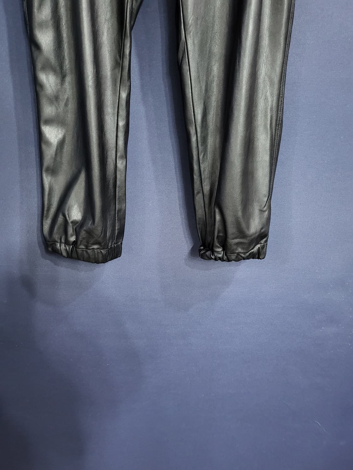 타임 인조 가죽 조거팬츠 상품이미지3