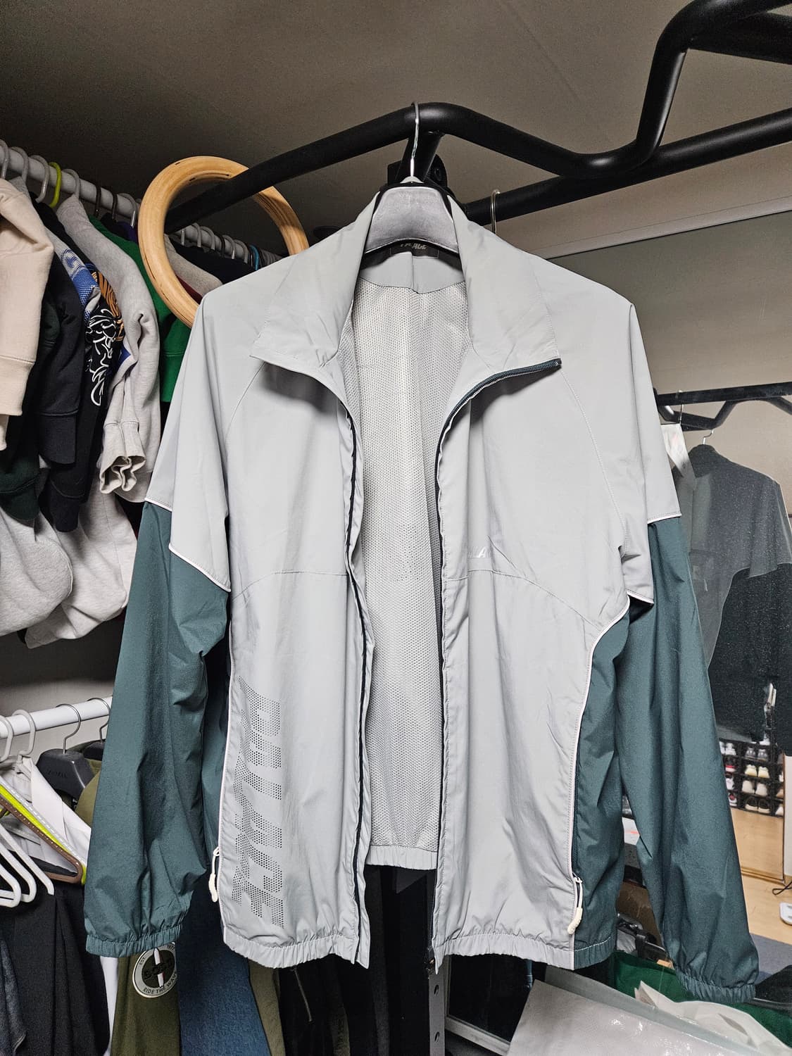 [L] 팔라스 레이저 쉘 재킷 클라우디 (24SS) 상품이미지1