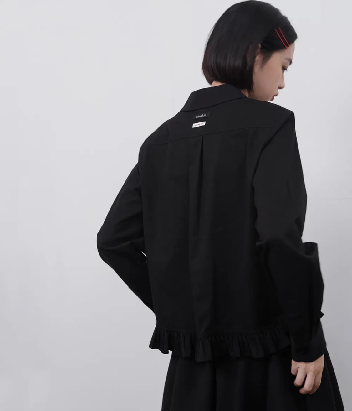 오헤시오 프릴 포켓 블라우스 블랙 상품이미지3