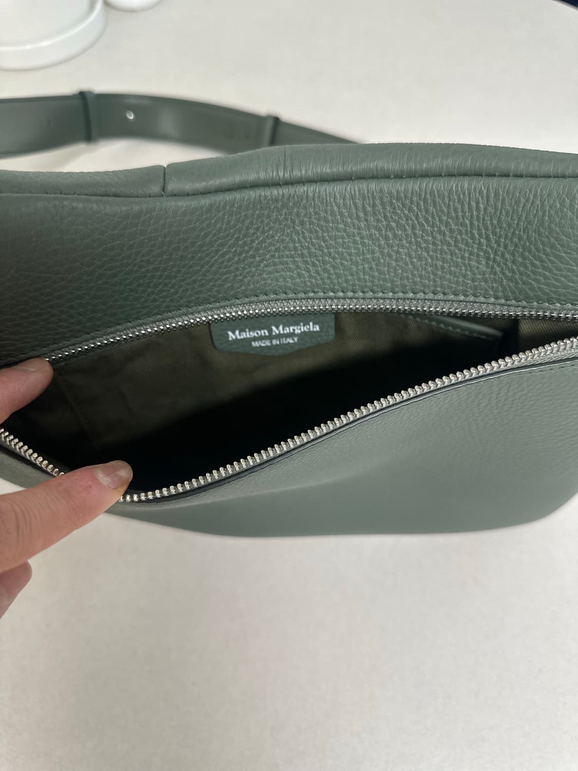 마르지엘라 5AC 온바디 크로스백 1회착 카키컬러 상품이미지6