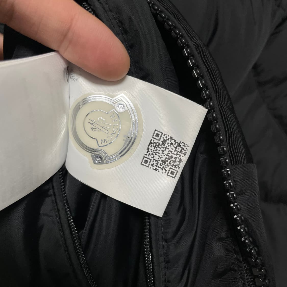 [새상품급] 몽클레어 후드 블랙 패딩 4 (105) 상품이미지8