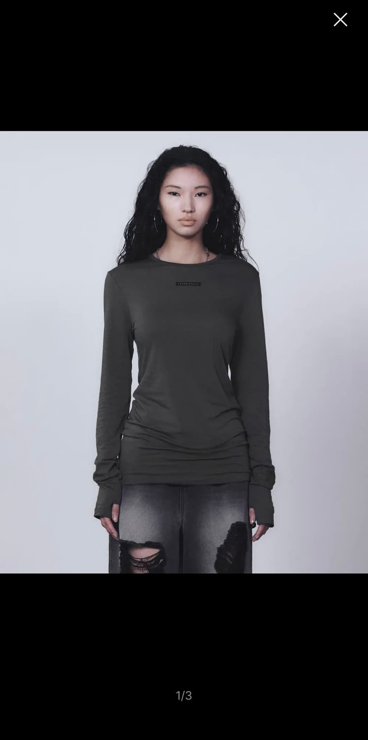 트리밍버드 베이직 라벨 핑거 홀 롱 슬리브 차콜 상품이미지1