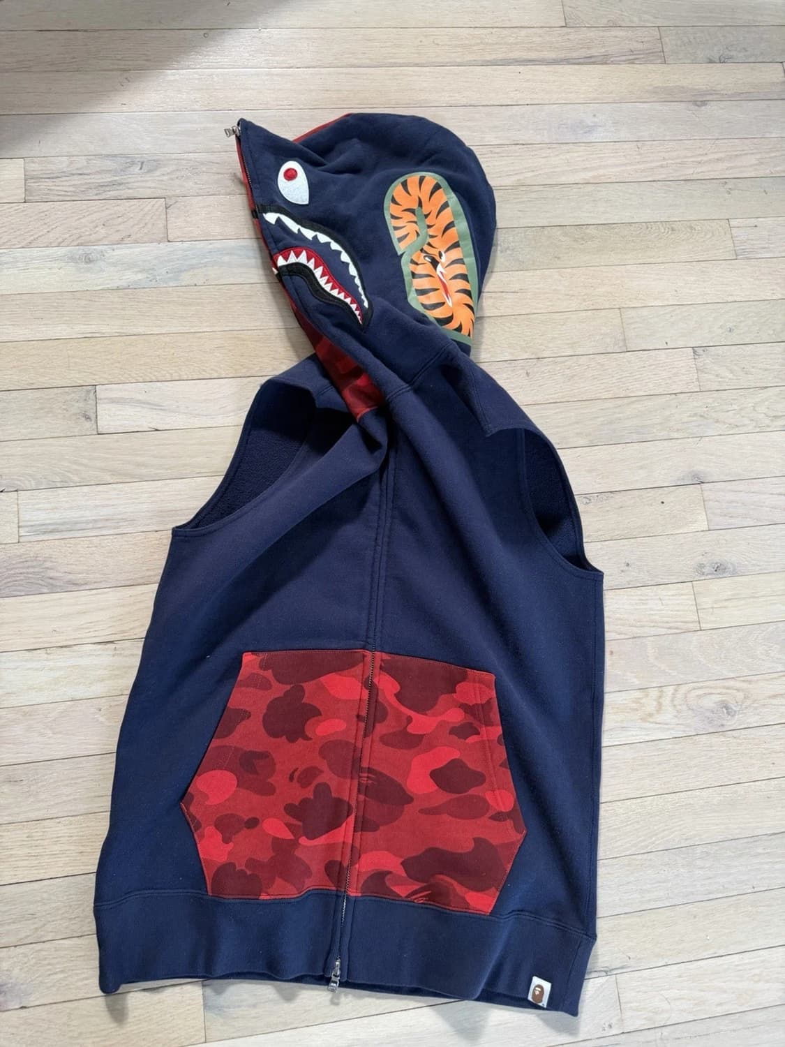 베이프 컬러 카모 후드 슬리브리스 샤크 레드 네이비 상품이미지2