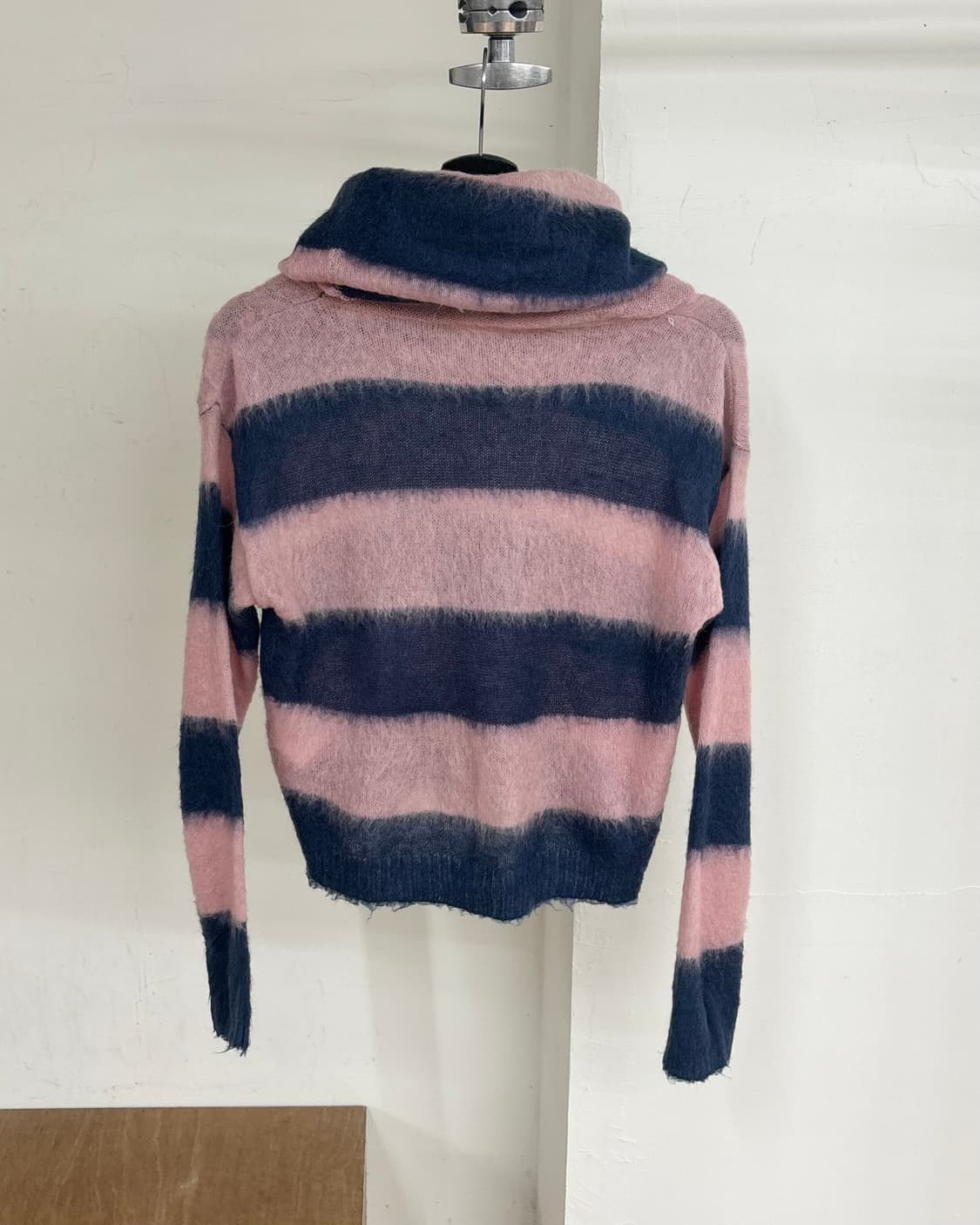 러브 모스키노 네이비 블루 스트라이프 터틀넥 니트  상품이미지6