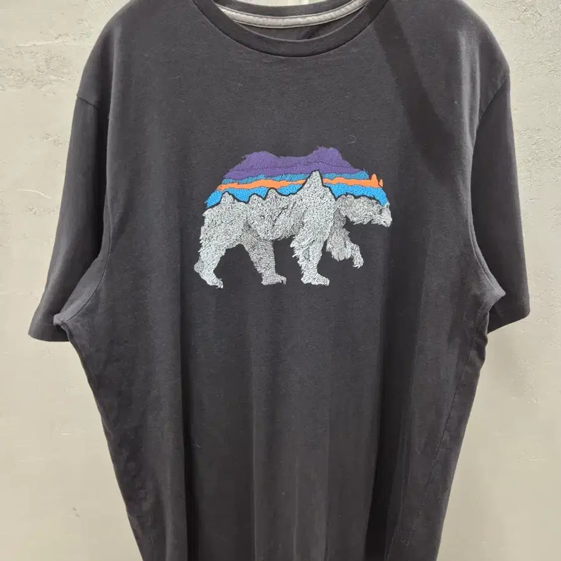 파타고니아 블랙 반팔 곰 로고 M 상품이미지2