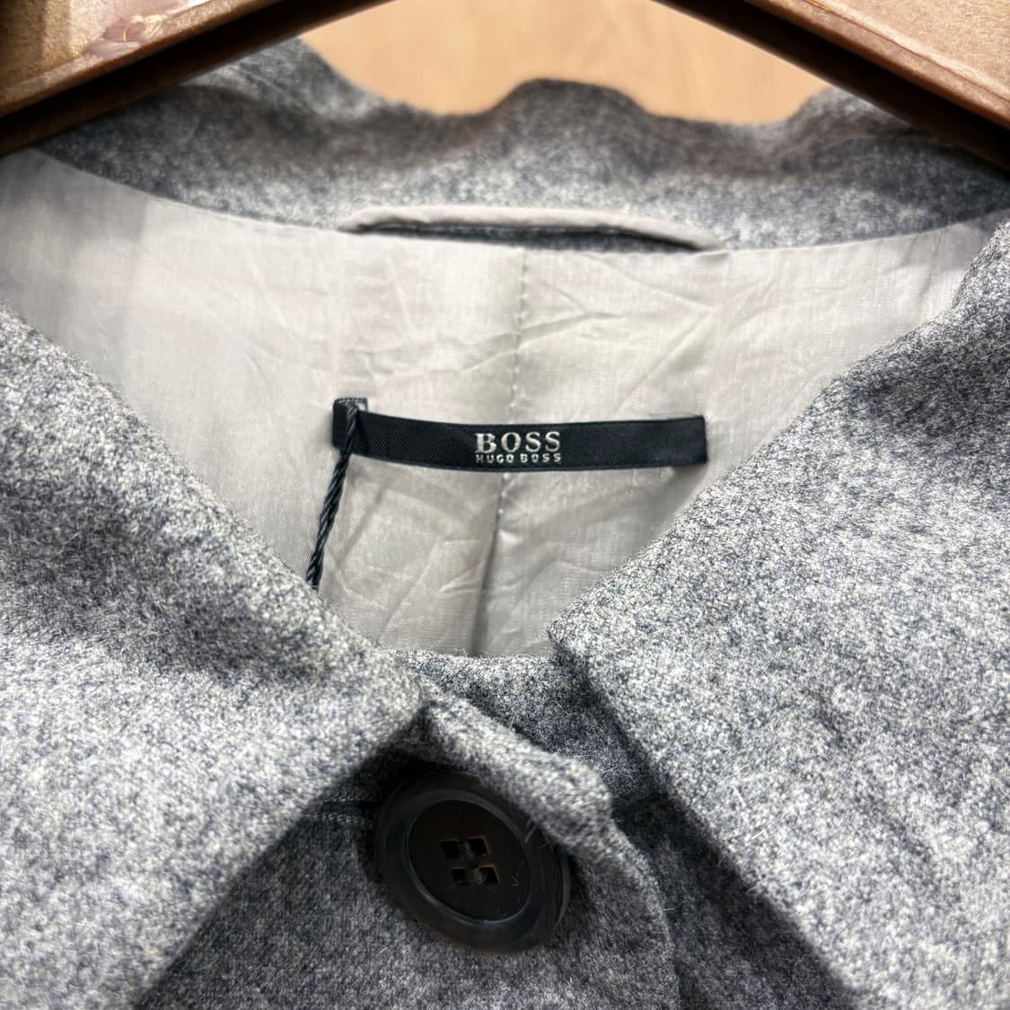 휴고 보스 카라넥 긴팔 자켓 투버튼 허리 원 턱 벨트 디테일 그레이 상품이미지7