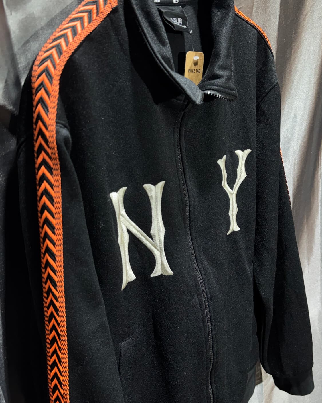 L MLB 뉴욕양키스 스펠링 로고 오렌지 라인 트랙탑 상품이미지5