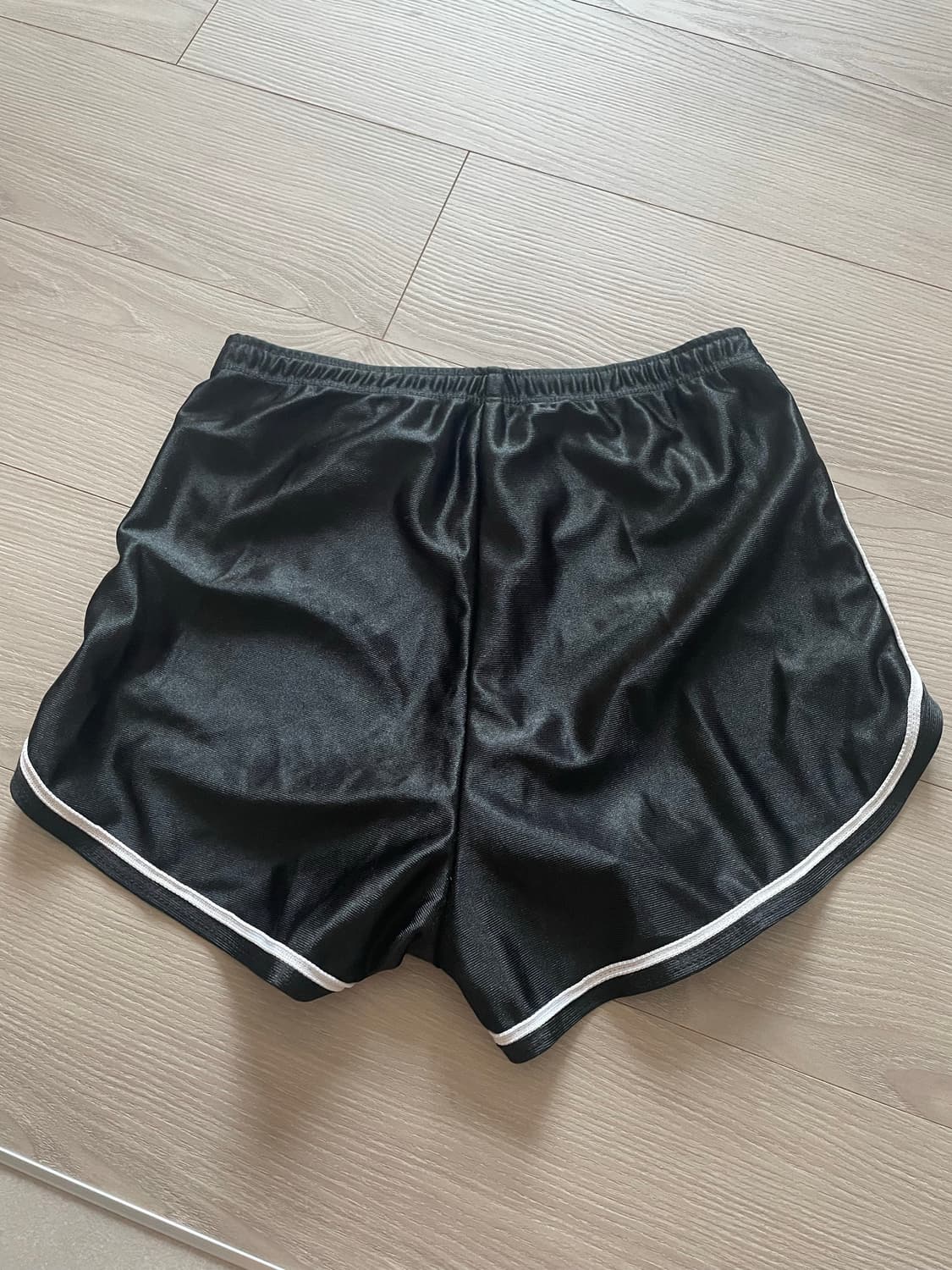 AA 돌핀바지 블랙 유광 아메리칸어페럴 상품이미지1