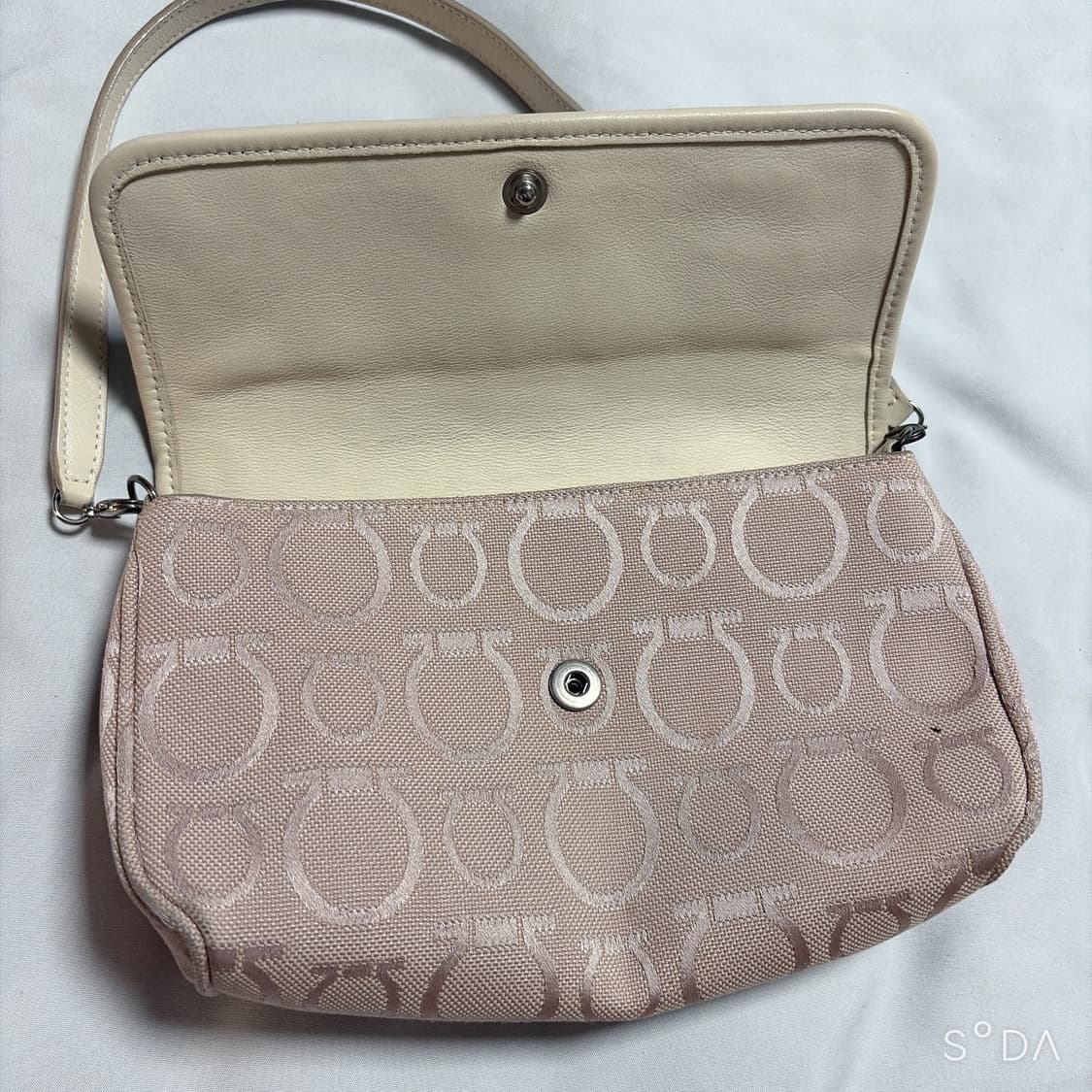 페라가모 간치니 패턴 미니 숄더백 상품이미지3