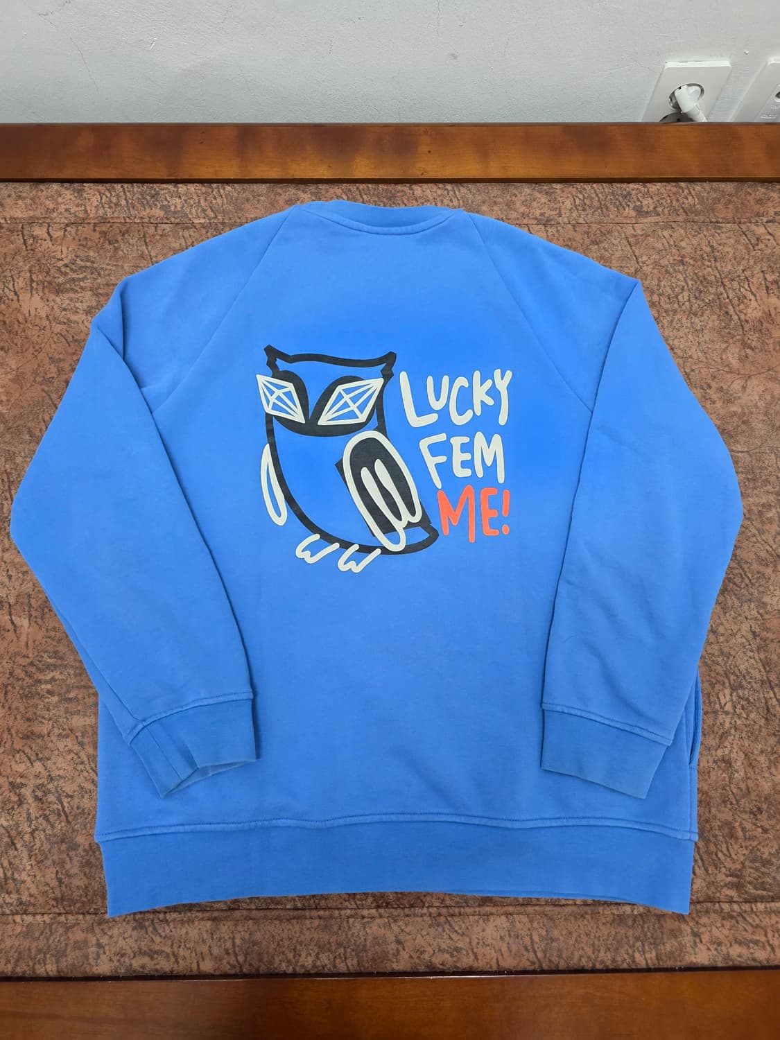 럭키슈에뜨 오버핏 맨투맨 상품이미지1