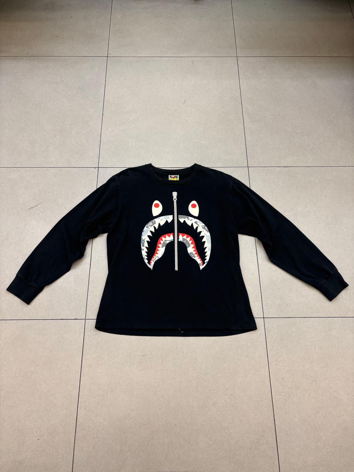 베이프 샤크 프린팅 롱슬리브 상품이미지3