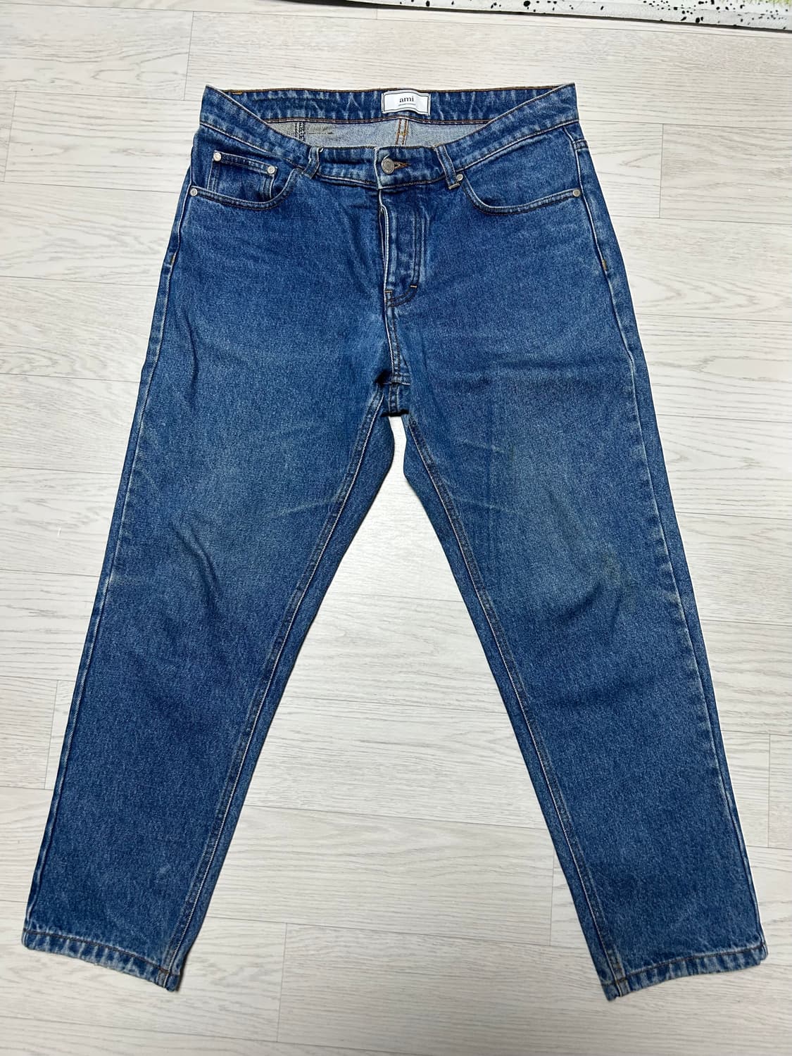 아미(Ami) 테이퍼드핏 데님 팬츠 48사이즈 (국내 32 추천) 상품이미지1