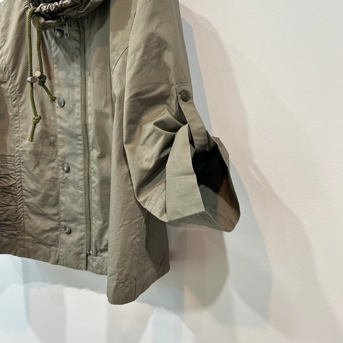 카키 셔링 하프 자켓 상품이미지8