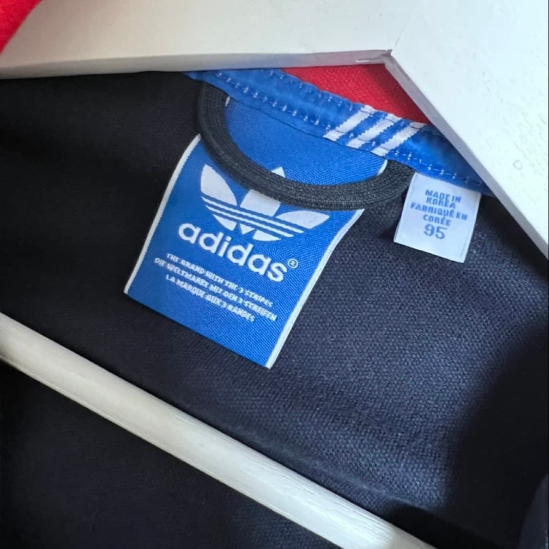 아디다스 유로파 네이비 레드 코르티스 착용 상품이미지4