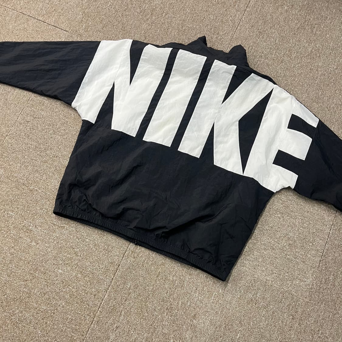 나이키 빅로고 비람막이 상품이미지2