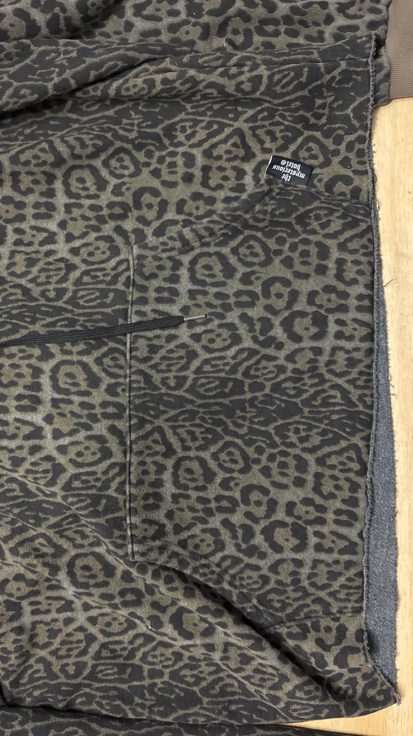 미스테리어스호텔 오프숄더 후디 레오파드 상품이미지6