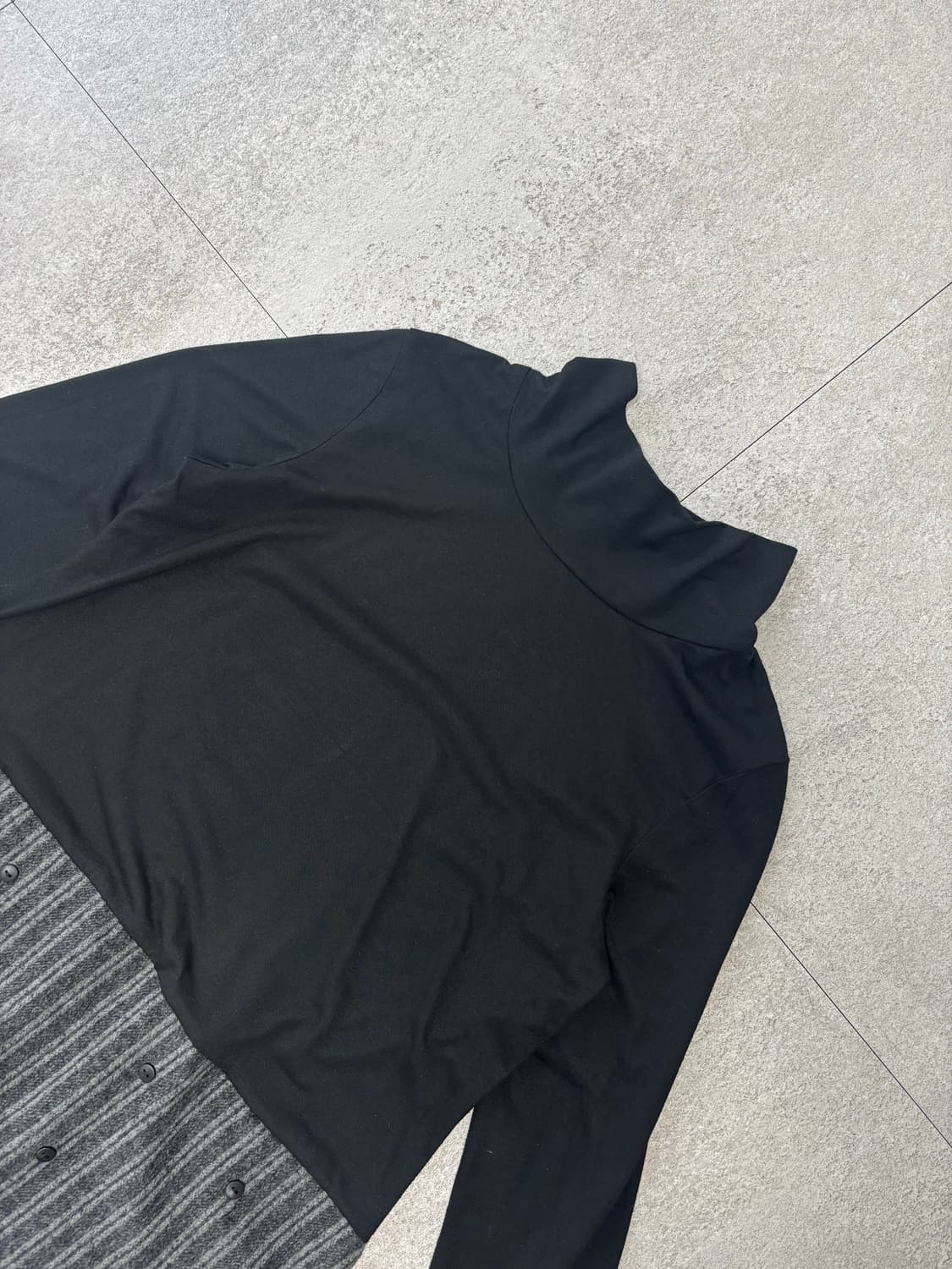 보니 밑단 배색 버튼 포인트 터틀넥 탑 상품이미지2