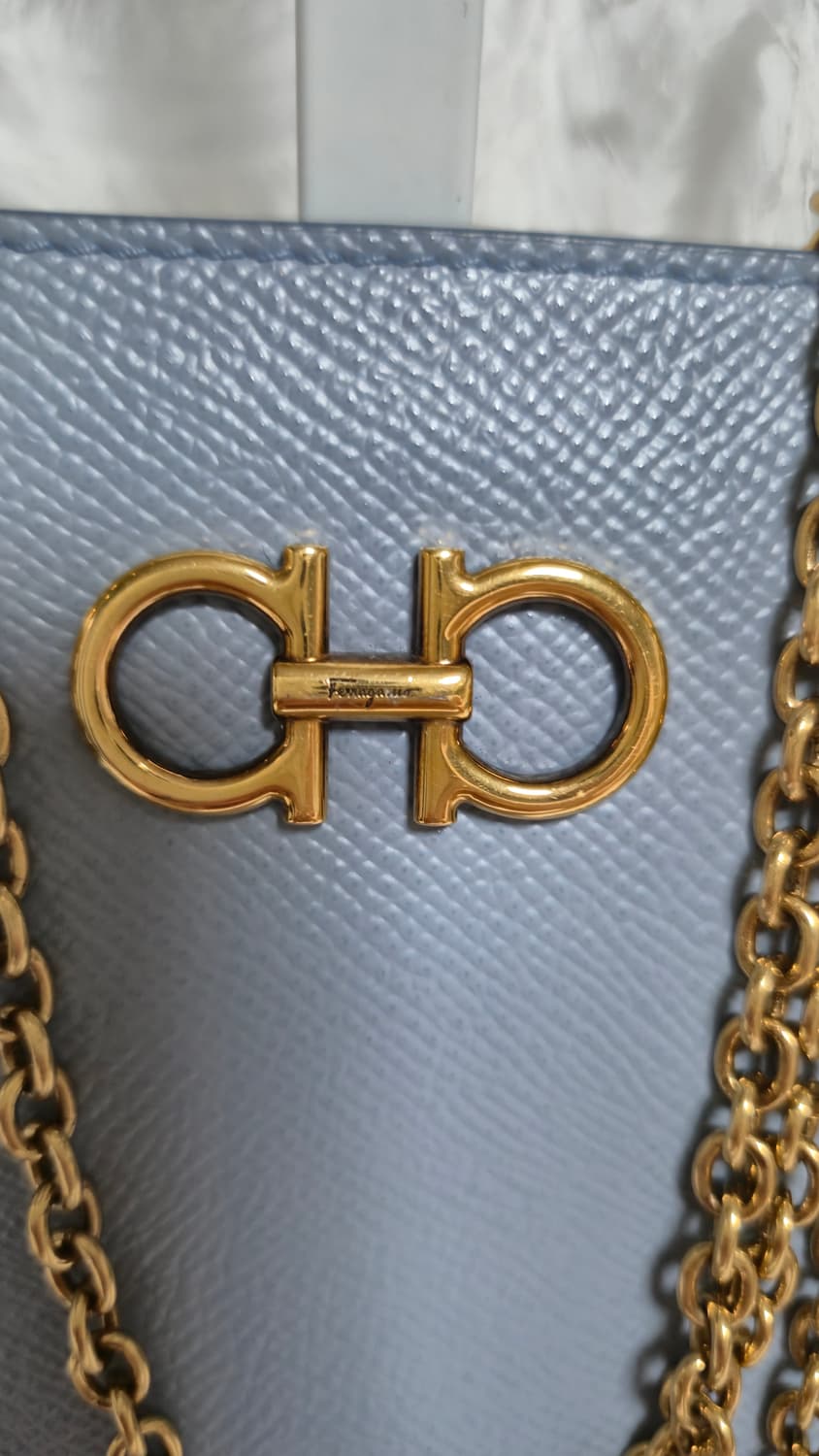 페라가모 간치니 폰 케이스 상품이미지2