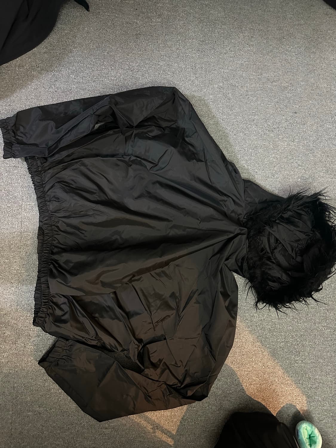 yeezy 퍼후드 상품이미지1