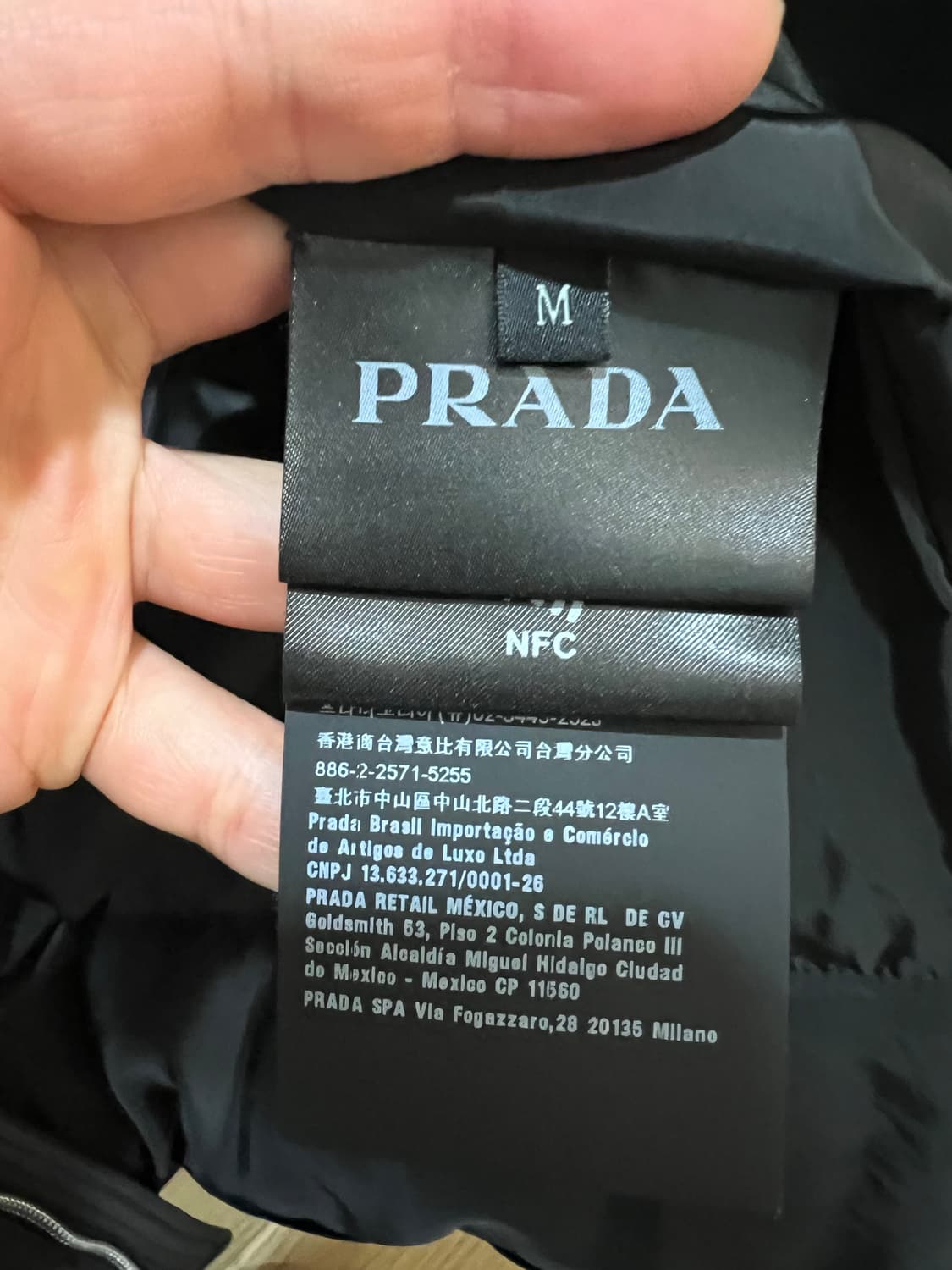 24fw 프라다 리나일론 구스다운 패딩 105-110 (새상품급) 상품이미지3