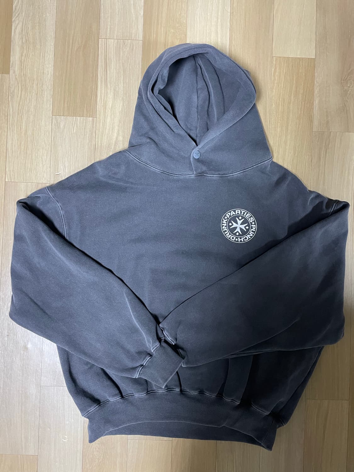 펀치드렁크파티스 써클로고 후드티 차콜 (0사이즈) 상품이미지4
