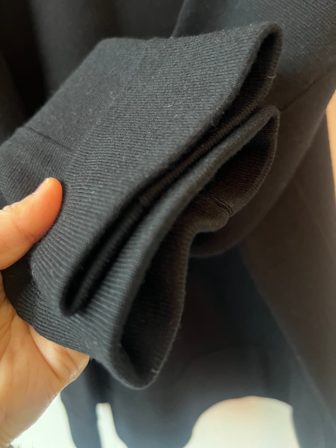 띠어리 남성 블랙 니트티셔츠 라운드니트  상품이미지4