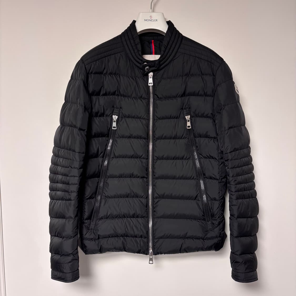 [3/당일배송] 몽클레어 아미오 쇼트 다운 자켓 3 Size 상품이미지1