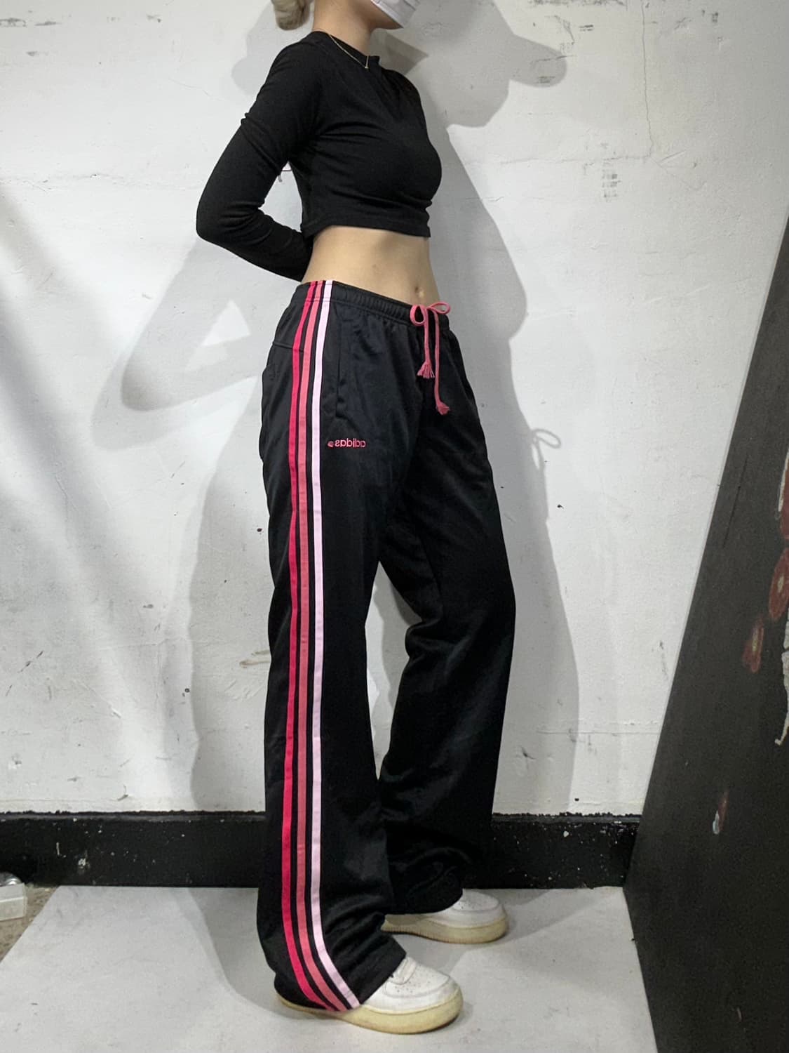아디다스 블랙 핑크 삼선 와이드 부츠컷 트레이닝 팬츠 추리닝 바지 상품이미지1