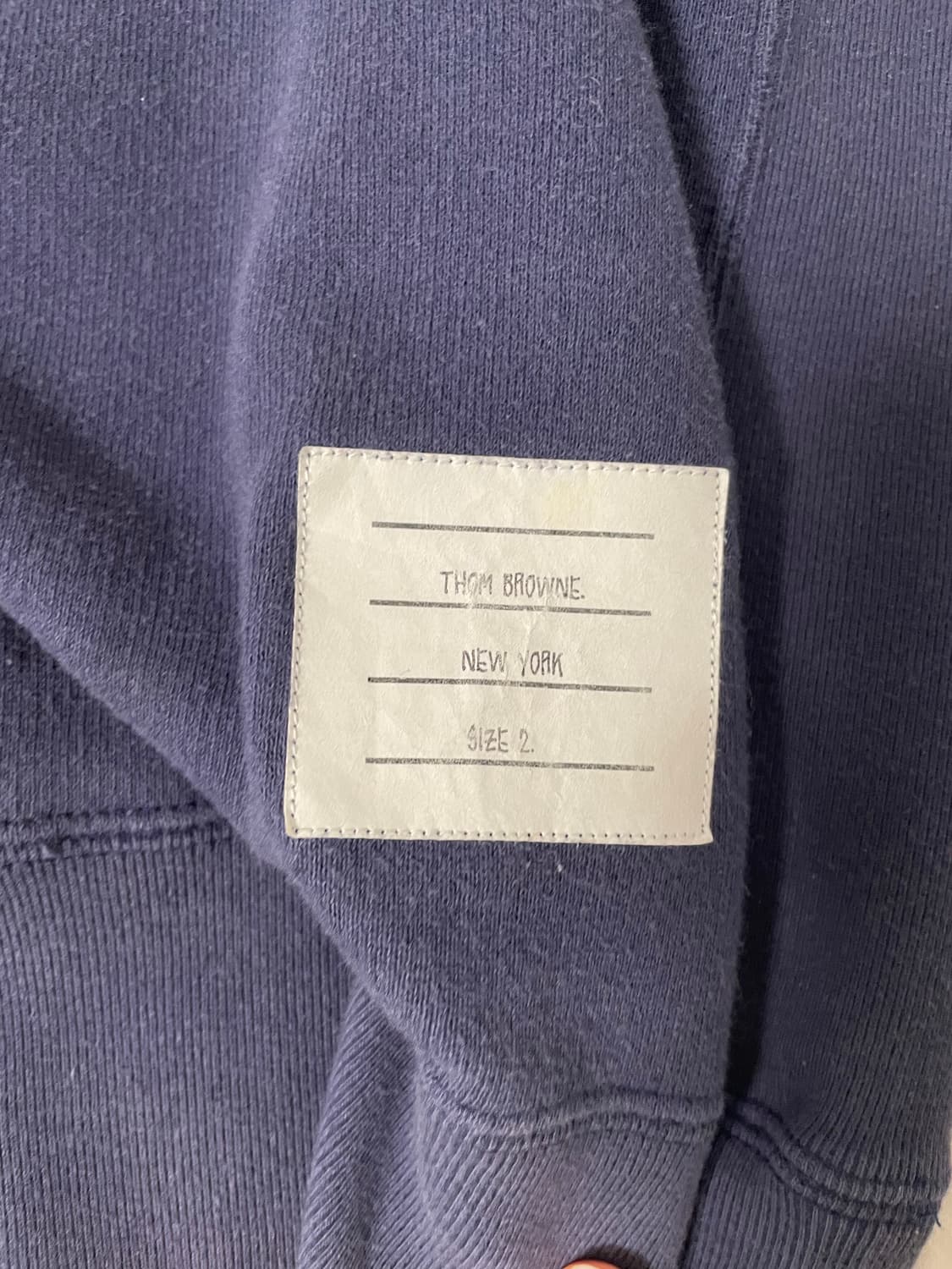 톰브라운 사선완장 네이비 맨투맨 2사이즈 상품이미지4