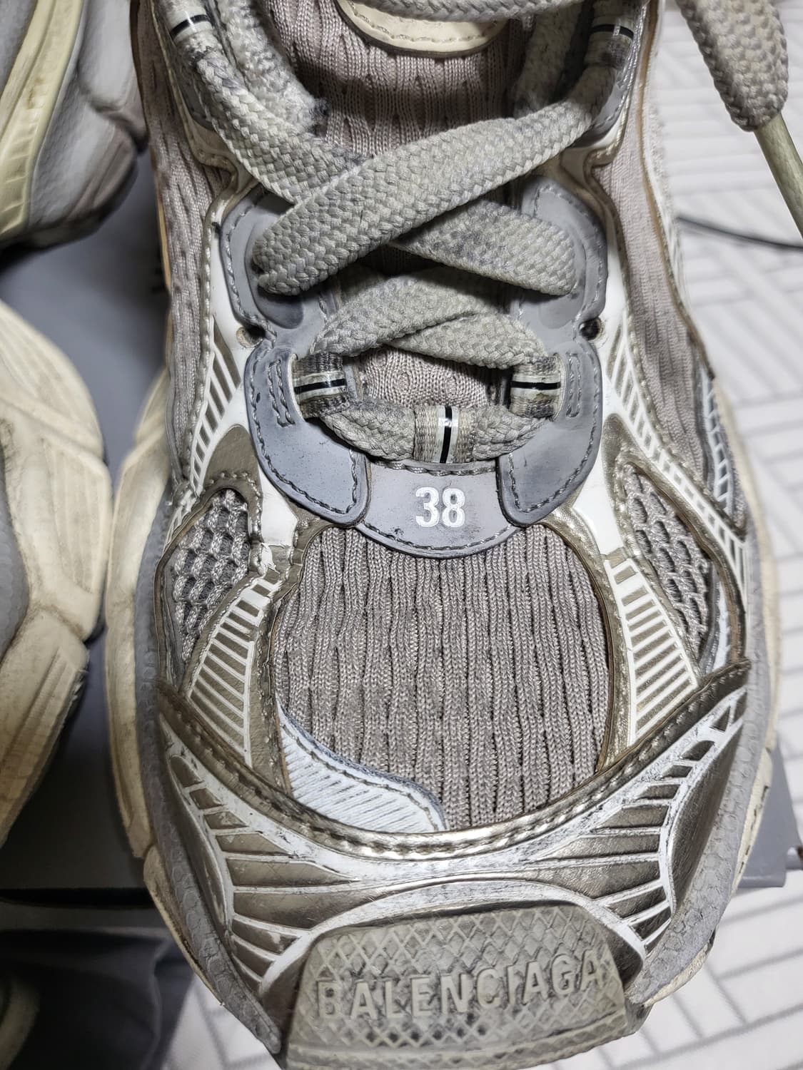 발렌시아가 3XL 에그쉘 상품이미지1