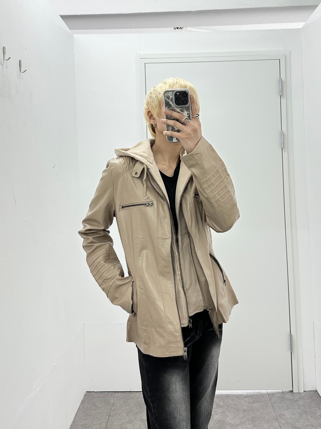 Beige hood layered fake leather motor ja 상품이미지2