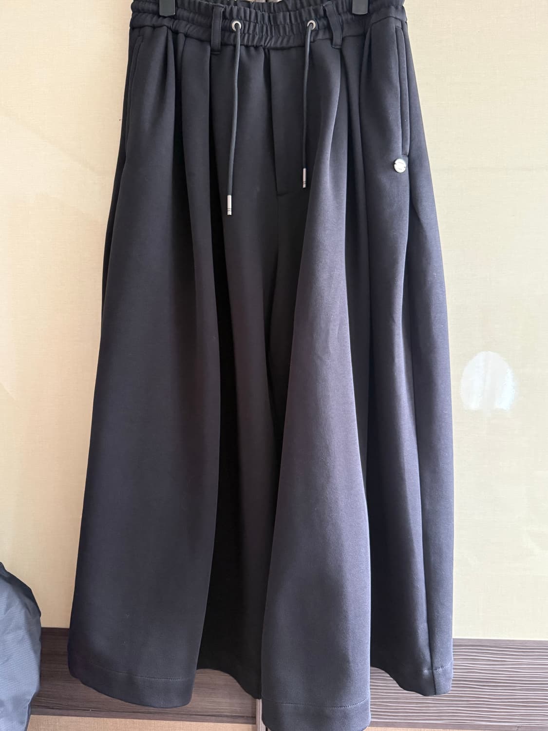 송지오 와이드 크롭 스웻 팬츠 블랙 상품이미지4