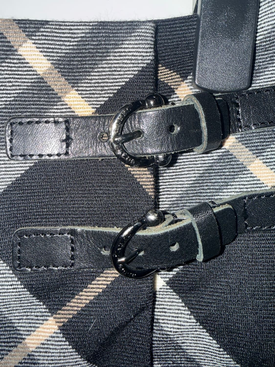 버버리 체크 버클 치마 블루라벨 상품이미지3